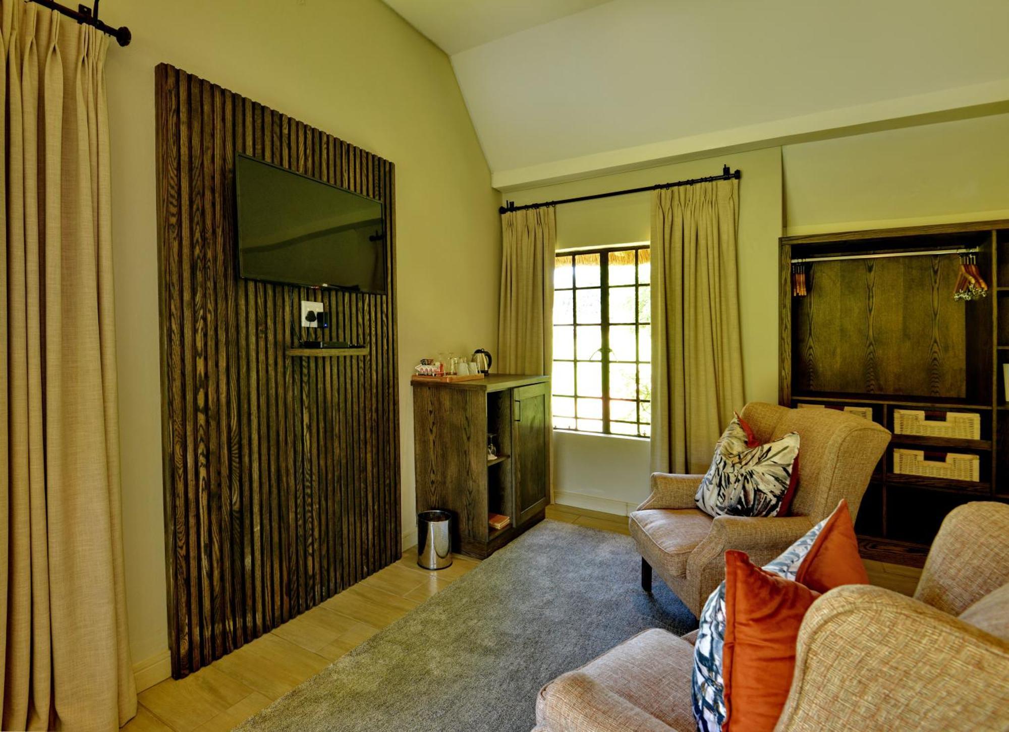 African Hills Safari Lodge & Spa Magaliesburg Bilik gambar