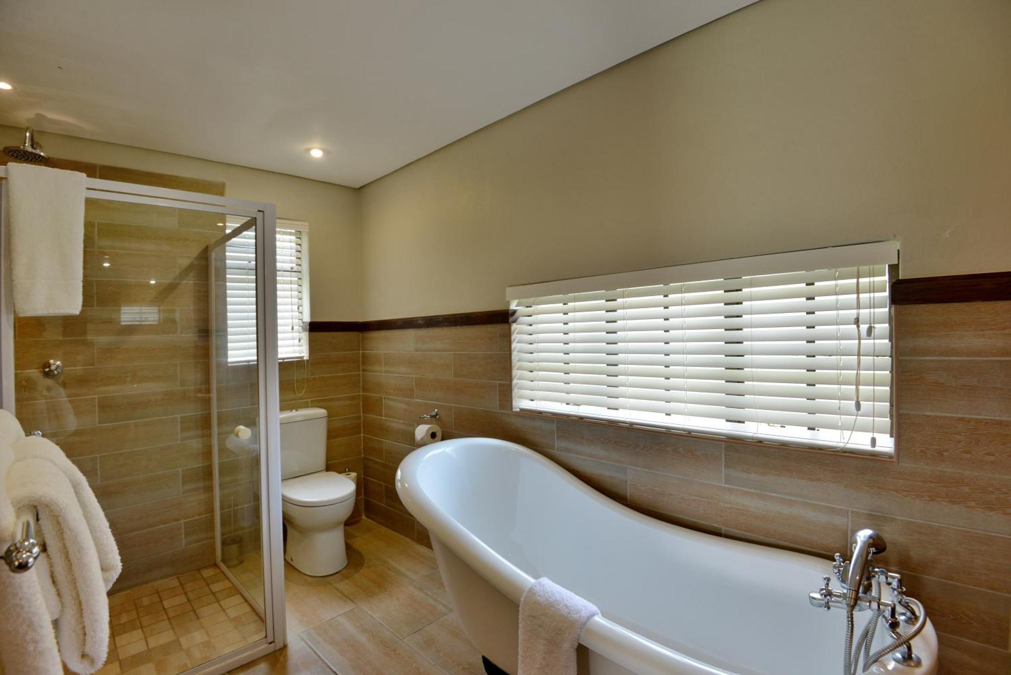 African Hills Safari Lodge & Spa Magaliesburg Bilik gambar