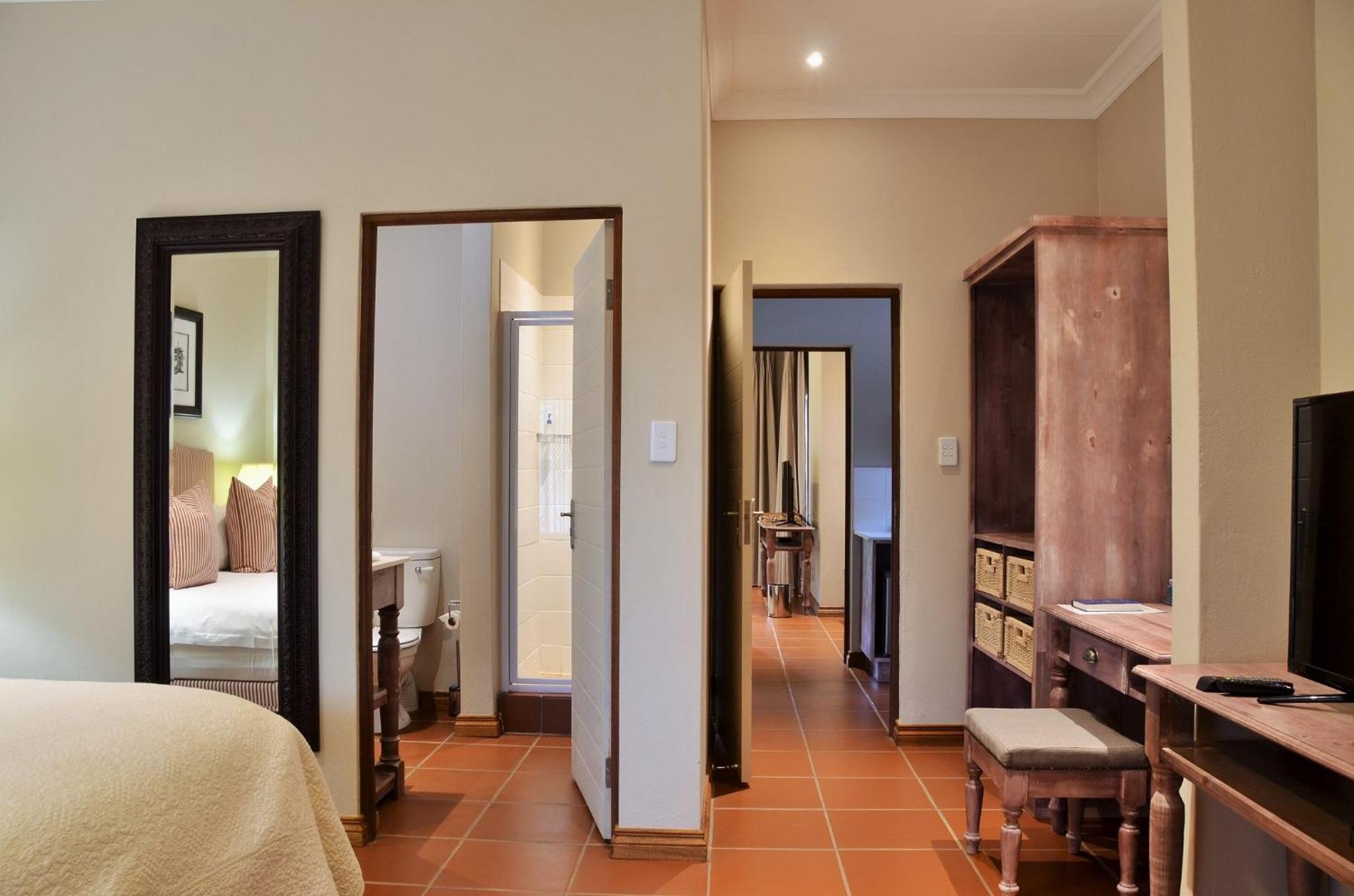 African Hills Safari Lodge & Spa Magaliesburg Bilik gambar